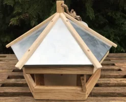 Fuglefoderhus i egetræ - Tagpap eller Bliktag