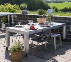 Galvaniseret havebord / spisebord med betonfliser og hjul