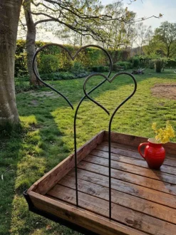 Hjerter med spyd i bukket rå jern til have og krukker - Sæt 2stk