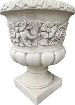 Krukke i patineret hvid beton på fod med blomstermotiver - H.62xØ.50cm