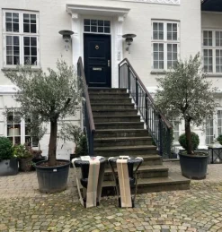 Krukker / Vaser i sort støbejern - 2 størrelser på fod