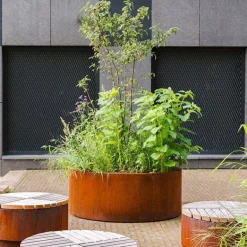 Lav rund højbed / plantekumme i corten stål med hjul - H.40cm