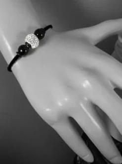 Læderarmbånd med blodsten og krystal