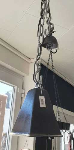 Pendel/Hængelampe i rå sort aluminium med kæde - 17x17cm