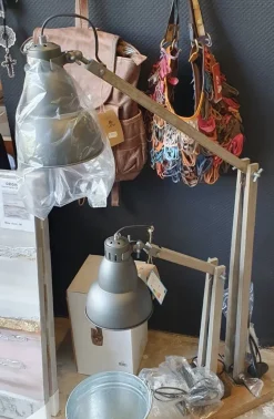 Rustik gulvlampe i træ