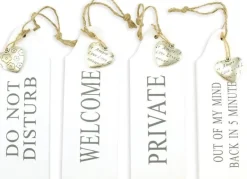 Skilte med tekst / hvid træ og jutesnor