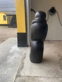 Soulmate haveskulptur i sort Terrazzo 92cm / OUTLET