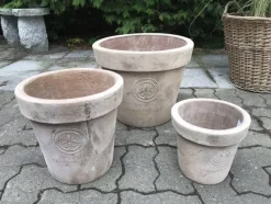 Sæt med 3 koniske klassiske Terracotta krukker med ornamenter
