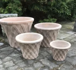 Sæt med 4stk Terracotta krukker med mønster