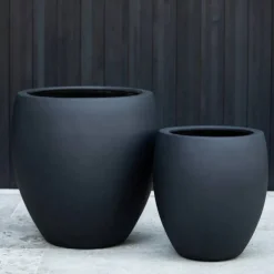 Stor rund udendørs frostsikker krukke med let nistret look - SÆT - 5 års garanti