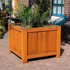 Store firkantede plantekasser i corten stål med fødder / 80x80 eller 100x100