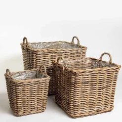 Store firkantede rattan krukker med plastindsats og håndtag