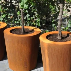 Store koniske krukker i rust - Ø.100cm + Ø.120cm