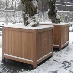 Store krukker i træ / hardwood med ben