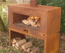 Udendørs pejs / brændeovn i rust