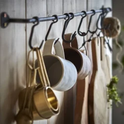 Vægstang i smedejern med kroge - 2 størrelser